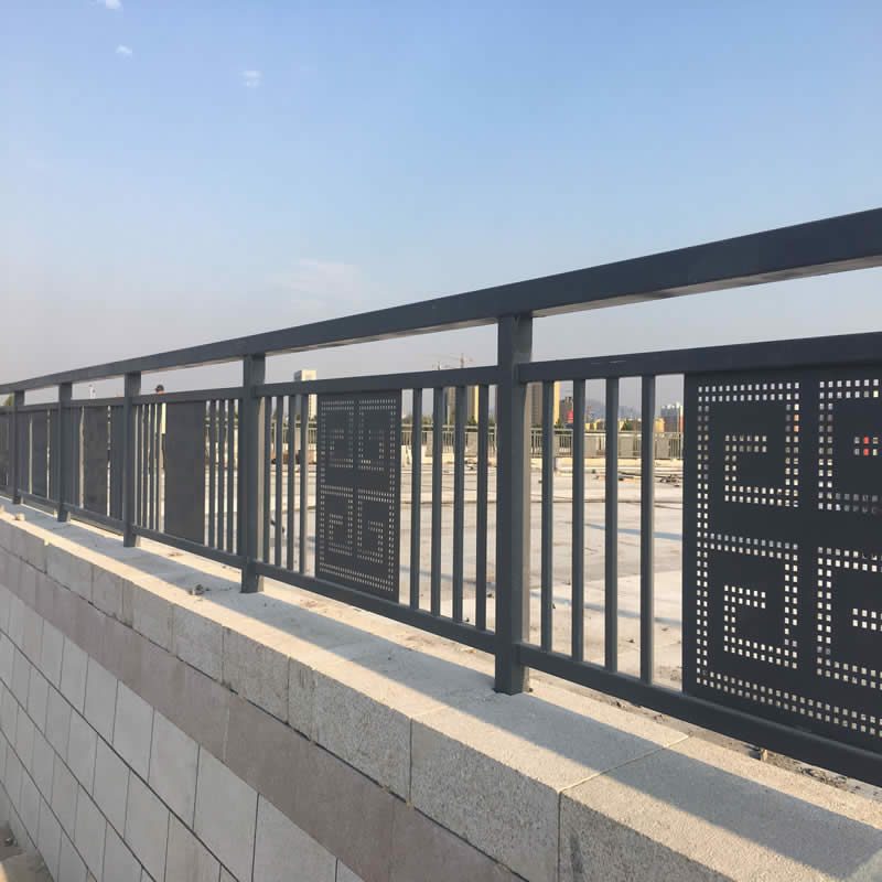 交通護欄防撞護欄鋅鋼圍欄京式道路護欄防撞橋_www.bin519.cn